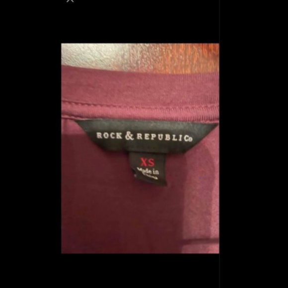 Rock & Republic cold shoulder women’s top - Picture 2 of 5